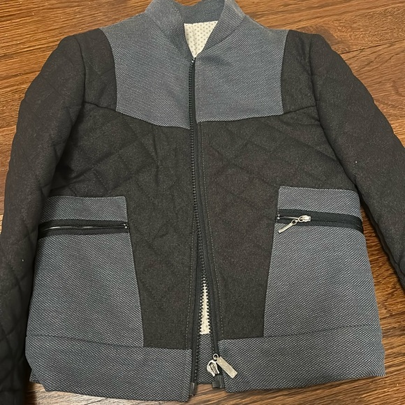 Boys sports jacket size 7 - worn once - Picture 1 of 4
